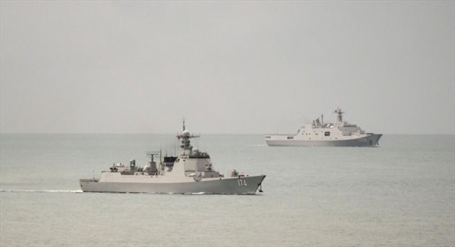 Des navires de guerre chinois franchissent le détroit de Torres, entre l'Australie et la Papouasie-Nouvelle-Guinée, le 18 février 2022