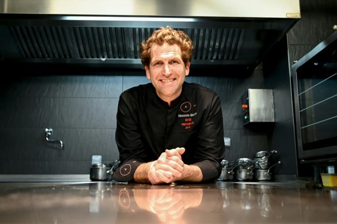 Le chef Alexandre Mazzia dans la cuisine de son restaurant AM à Marseille, le 18 janvier 2021