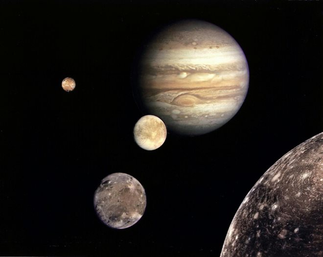 Image fournie en 2003 par la Nasa montrant les quatre lunes galiléennes de Jupiter: Io, Europe, Ganymède et Callisto 