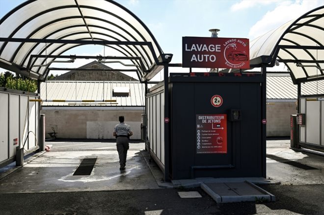 Station de lavage de voitures à Saint-Quentin-en-Yvelines (Yvelines) le 5 août 2022