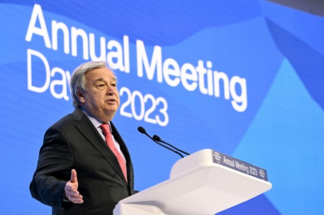 Le secrétaire général des Nations Unies, Antonio Guterres, prononce un discours au Forum de Davos, le 18 janvier 2023
