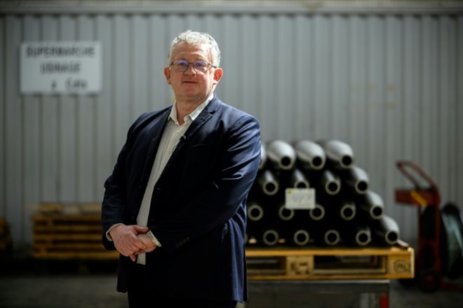 Jérôme Garnache-Creuillot, PDG d'Europlasma, maison-mère des Forges de Tarbes où sont usinés des fûts d'obus de 155 mm, le 4 avril 2023 dans les Hautes-Pyrénées