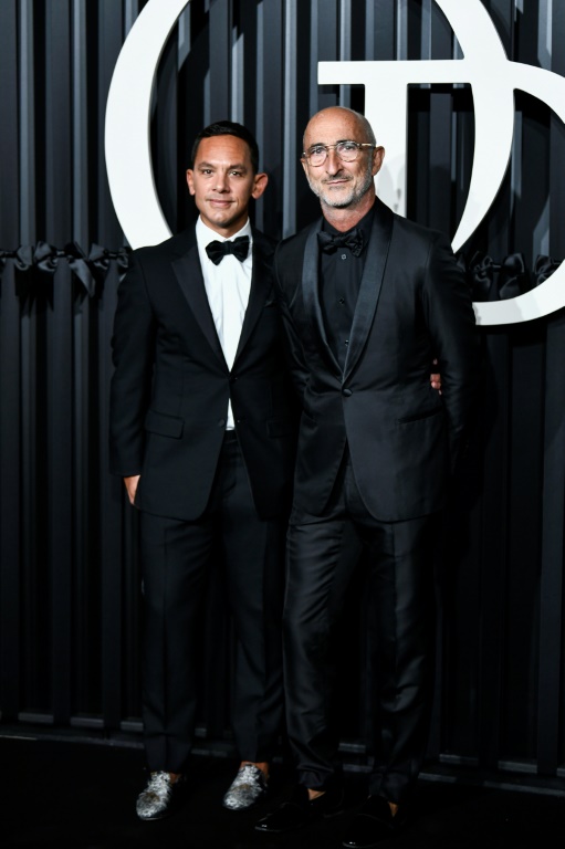 Le designer de chaussures français Pierre Hardy (d) à une soirée de gala à l'opéra Garnier, à Paris, le 24 septemnre 2021