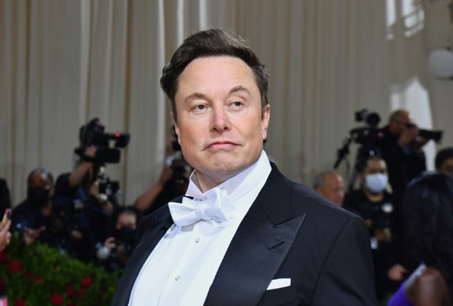 Elon Musk à son arrivée au gala du Met, le 2 mai 2022 à New York