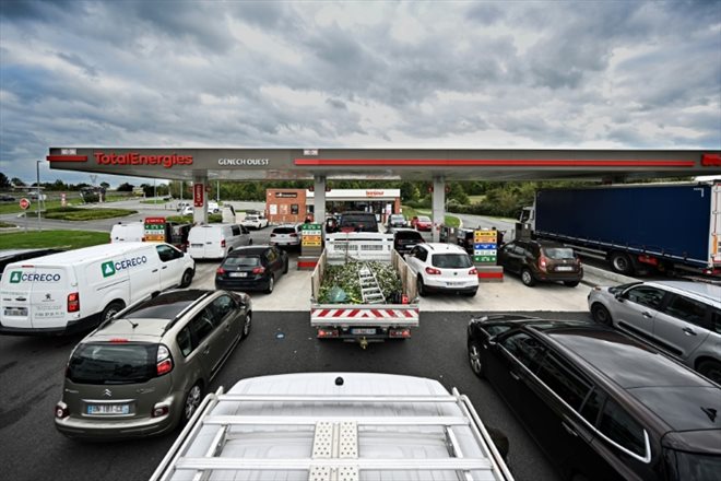 Une station-service Total Energies à Genech, le 5 octobre 2022