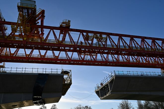 Le chantier de construction du viaduc de Colne Valley pour le projet ferroviaire à grande vitesse HS2, le 23 novembre 2023 à Denham, au nord-ouest de Londres