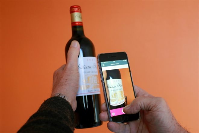 La composition du vin produit à partir de ce vendredi et vendu dans l'Union européenne devra obligatoirement être affichée sur l'étiquette ou par le biais d'un QR code à scanner avec son smartphone