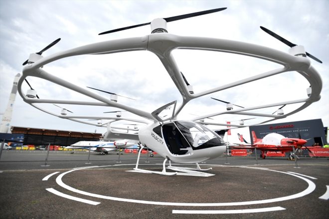 Le taxi volant Volocity de l'entreprise Volocopter, exposé au salon international de l'aéronautique et de l'espace du Bourget, le 18 juin 2023 près de Paris
