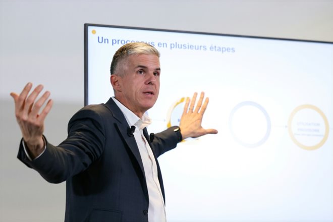 Nicolas Ferrand, directeur général de la Solideo, la société de livraison des ouvrages olympiques, lors d'une conférence de presse sur l'avancement de la construction du Village olympique et des autres structures des Jeux de Paris-2024 le 19 décembre 2023 à Saint-Denis