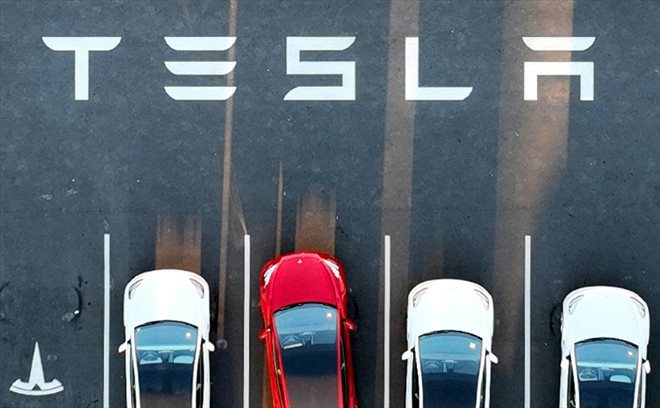 Le parking de l'usine Tesla Fremont à Fremont en Californie, le 10 février 2022