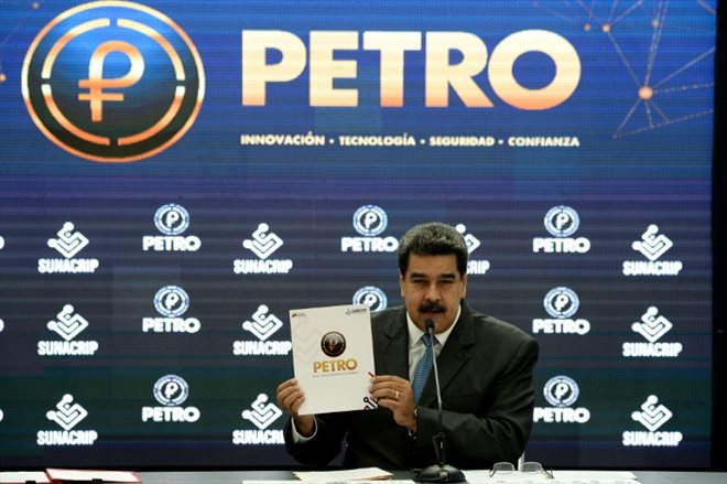 Le président vénézuélien Nicolas Maduro lors d'une conférence de presse pour le lancement de la cryptomonnaie Petro, le 1er octobre 2018 à Caracas