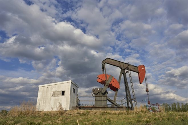 Un puits de pétrole orphelin à Red Deer dans la province de l'Alberta, le 24 mai 2023 au Canada