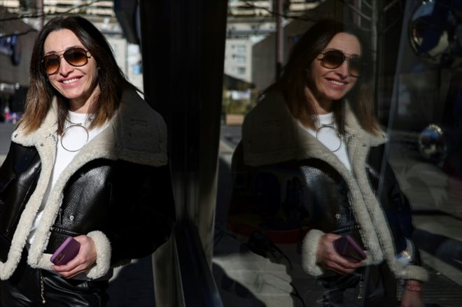 L'influenceuse de mode Laia Falco dans une rue d'Andorre-la-Vieille, le 30 novembre 2022