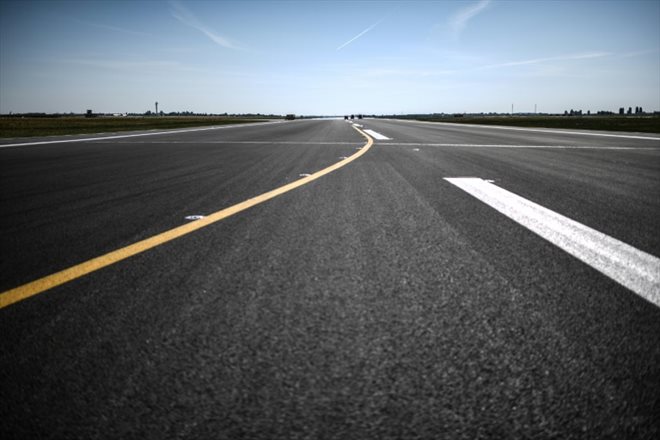 Le métier d'effaroucheur d'oiseaux, peu connu, est indispensable dans les aéroports pour la sécurité des avions