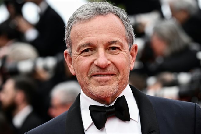 Le patron de The Walt Disney Company, Bob Iger, arrive à la projection du dernier Indiana Jones lors du festival de Cannes, le 18 mai 2023