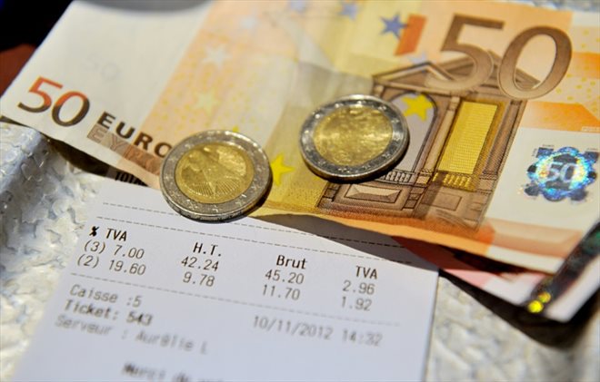 Photos d'euros en billets et pièces prise dans un resturant de Lille le 20 novembre 2012