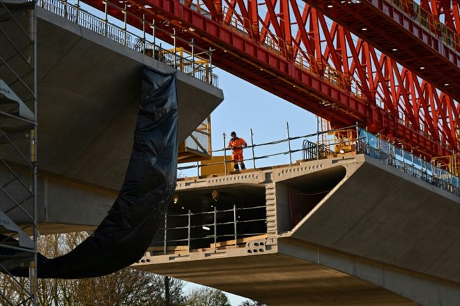 Le chantier de construction du viaduc de Colne Valley pour le projet ferroviaire à grande vitesse HS2, le 23 novembre 2023 à Denham, au nord-ouest de Londres