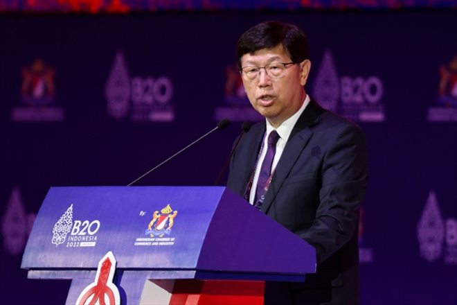 Le président de Foxconn Young Liu, lors d'une intervention à l'occasion du G20 de Bali, le 14 novembre 2022