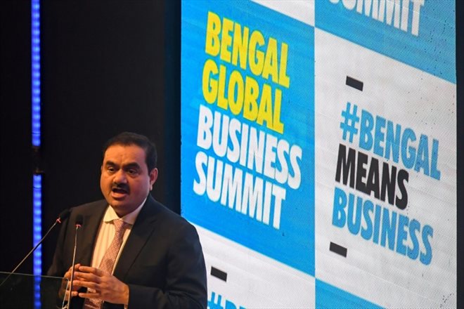 L'industriel Gautam Adani lors d'un forum économique à Kolkata, en Inde, le 20 avril 2022