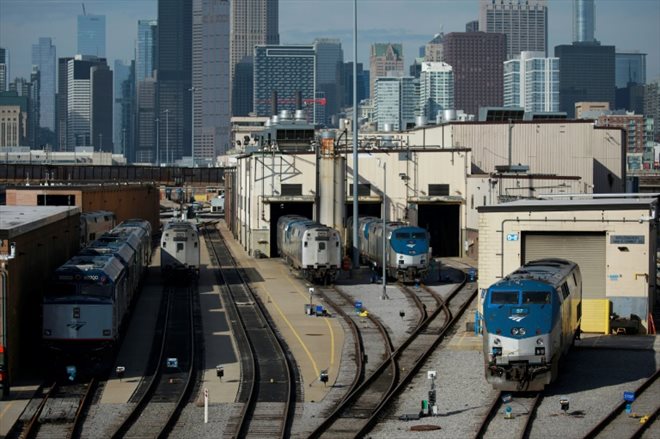 Les locomotives d'Amtrak à la gare Centrale de Chicago, Illinois, le 2 mars 2022