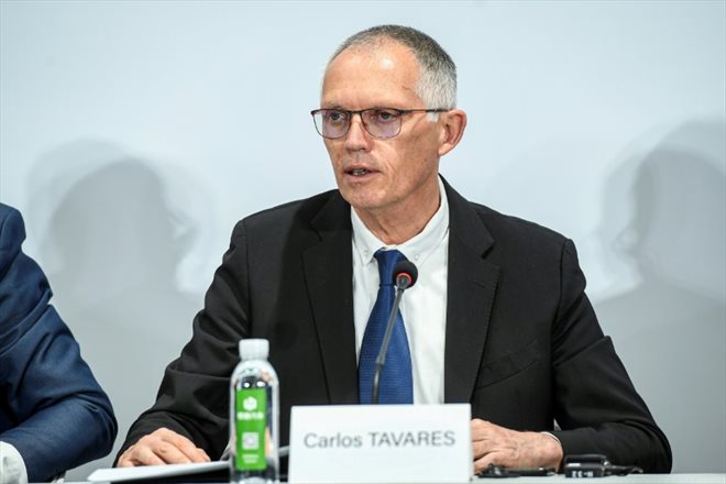 Le PDG de Stellantis Carlos Tavares lors d'un événement médiatique avec le constructeur chinois de voitures électriques Leapmotor à Hangzhou, dans la province chinoise du Zhejiang, le 14 mai 2024 