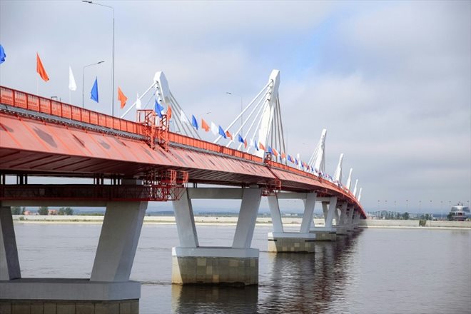 Le premier pont routier entre la Russie et la Chine, réservé au fret  ans et inauguré le 10 juin 2022