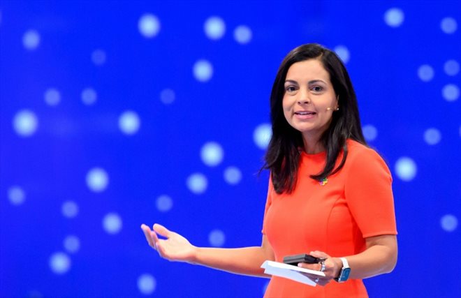 Lidiane Jones, directrice générale de Slack, lors d'une présentation pendant la conférence annuelle de Salesforce à San Francisco le 14 septembre 2023 