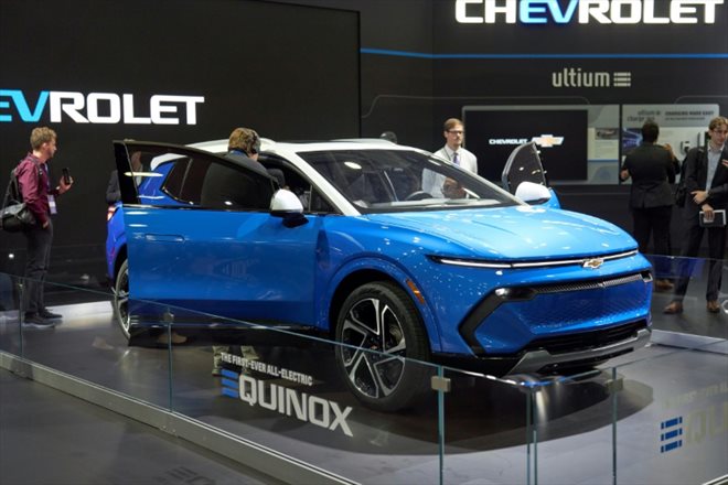 Une Chevrolet Equinox électrique au salon de l'automobile de Detroit, le 14 septembre 2022 dans le Michigan