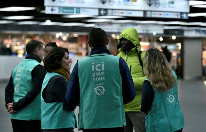 Une équipe d'agents à la station de métro et de RER de Châtelet-Les Halles, le 19 janvier 2023