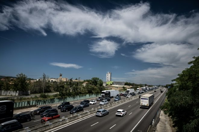 Des voitures sur l'A7 près de Pont-de-l'Isère (Drôme), le 9 juillet 2022