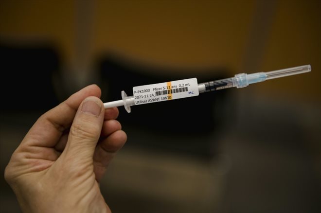 Image d'illustration d'une dose de vaccin anti-Covid de Pfizer-BioNTech à Montréal en novembre 2021