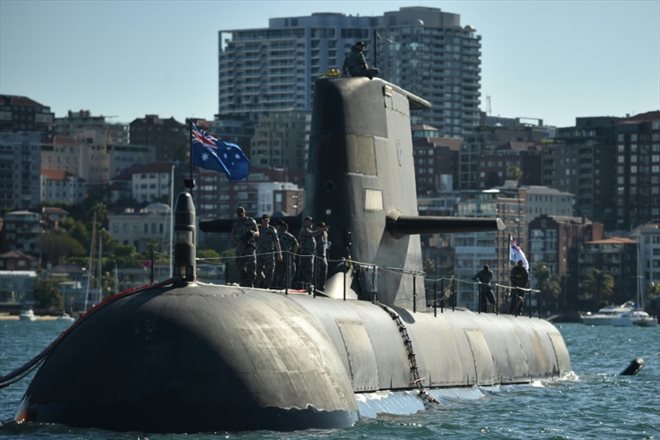Un sous-marin diesel-électrique de classe Collin de la marine australienne dans le port de Sydney, le 2 novembre 2016