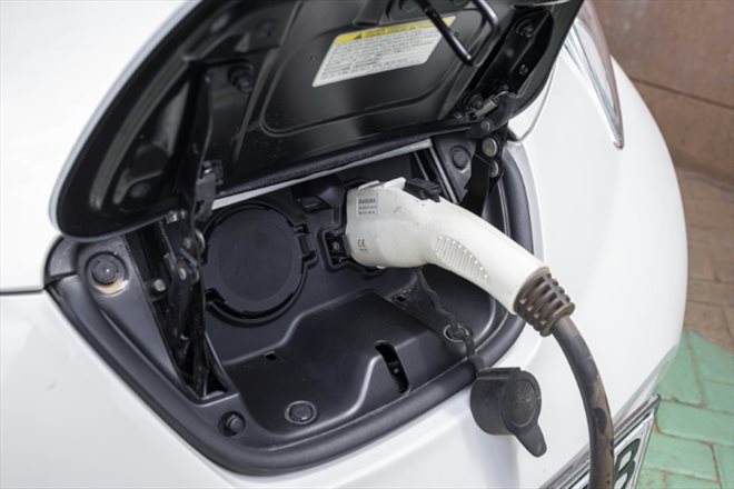 Une voiture électrique à 100 euros par mois pour les Français les plus modestes: cette mesure promise par le gouvernement reste encore floue et pourrait impliquer de lourdes subventions