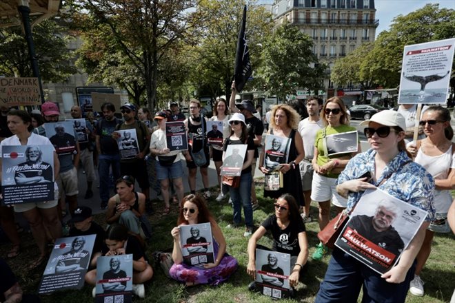 Manifestation de soutien à Paul Watson à Paris, le 11 août 2024