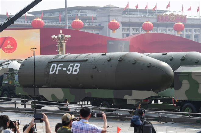 Des missiles balistiques intercontinentaux DF-5B pendant un défilé militaire à Pékin, le 1er octobre 2019