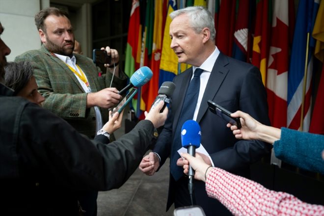 Bruno Le Maire devant le siège du FMI à washington, le 17 avril 2024