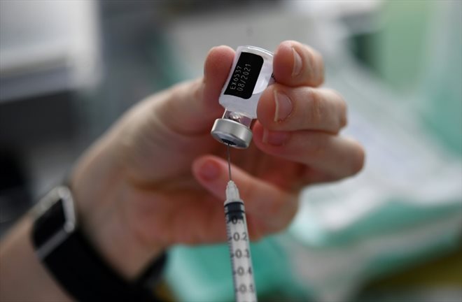 Covid-19: l'EMA pourrait approuver à l'automne un vaccin Pfizer ciblant des sous-variants d'Omicron, en prévision d'une huitième vague à l'automne