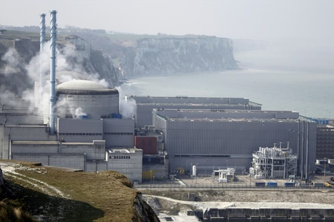 La centrale nucléaire de Penly en avril 2012 dans l'ouest de la France