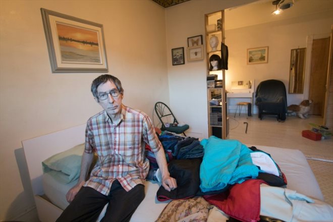 Joseph Picard dans son appartement du quartier de Hochelaga, le 15 mars 2023 à Montréal, au Québec