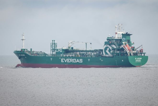 Un navire de transport de gaz liquéfié quitte le port de Wilhelmshaven, en Allemagne, le 29 septembre 2022