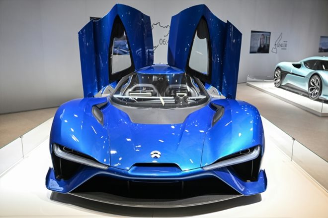 Une voiture de sport électrique, la Nio EP9, au salon automobile international de Shanghai le 19 avril 2023