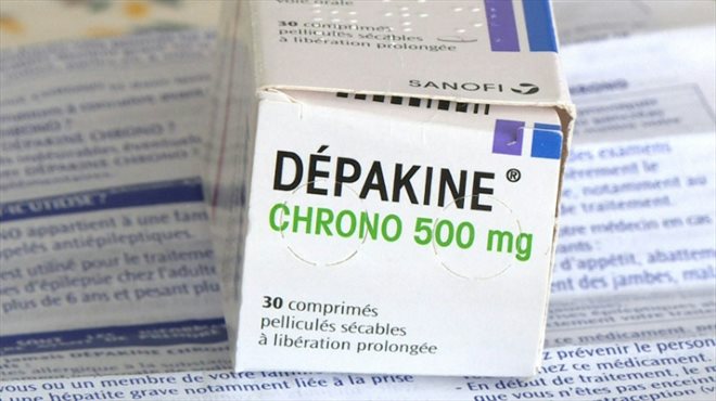 Une boîte de l'anti-épileptique Dépakine utilisée par des parents de victimes, le 13 décembre 2016 à Paris