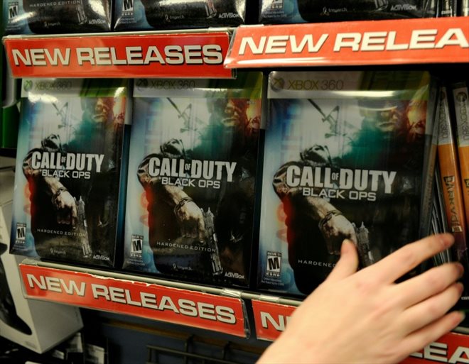 Des copies du jeu vidéo à succès Call of Duty, dans un magasin GameStop à New York, le 8 novembre 2010