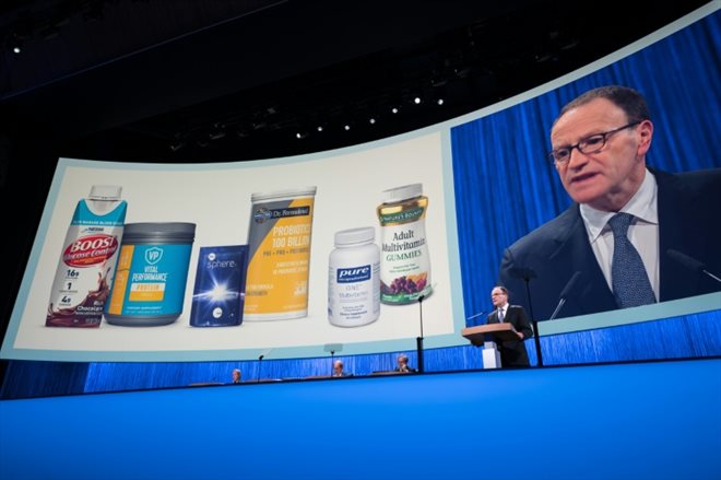 Le PDG de Nestlé, Ulf Mark Schneider, lors de l'assemblée générale des actionnaires du géant suisse de l'alimentation Nestlé à Ecublens, près de Lausanne, le 18 avril 2024