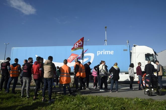 Mobilisation sur le site Amazon de  Lauwin-Planque (Nord) le 14 avril 2022