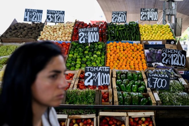 Les prix des légumes et fruits au marché central de Buenos Aires, le 9 janvier 2024 en Argentine