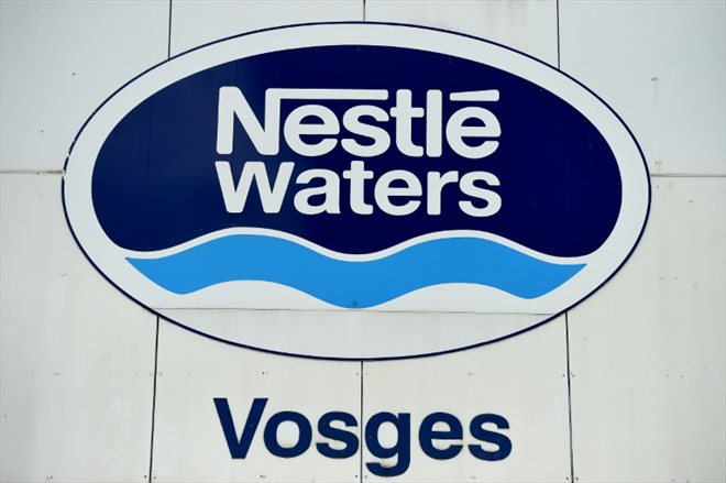 Nestlé Waters a décidé en raison des aléas climatiques de suspendre l'utilisation de deux des six forages dédiés à son eau Hépar dans les Vosges