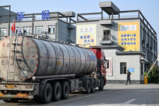 L'entreprise Jinshang Environmental Technology, où les huiles usées collectées dans les restaurants sont recyclées pour produire du carburant pour les avions, le 21 octobre 2023 à Chengdu, dans la province du Sichuan, en Chine