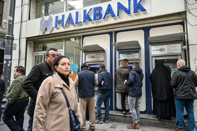 Une agence de la banque publique turque Halkbank, à Istanbul le 10 septembre 2019