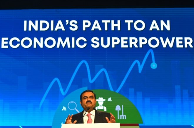 Gautam Adani, président du conglomérat indien Adani Group, à Bombay (Inde) le 19 novembre 2022